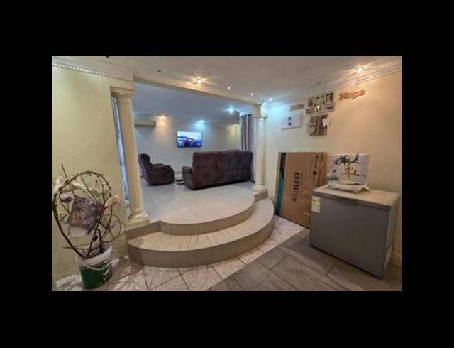 3 BEDROOM HOUSE FOR SALE IN WOODVIEW